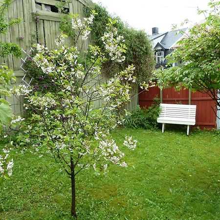 Red Old House Tromso Apartment Exterior photo