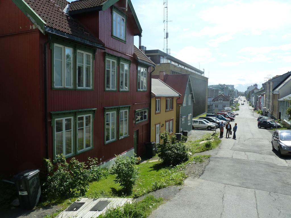 Red Old House Tromso Apartment Room photo